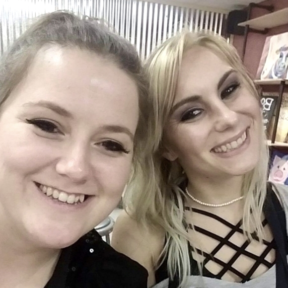 💜Meet your Fave Posher!💜 - Picture 3 of 10